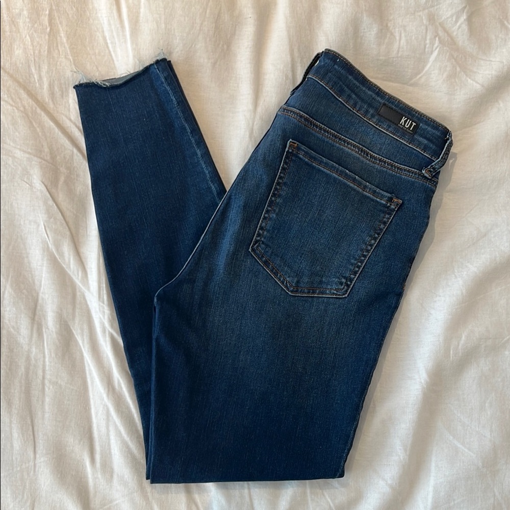 Kut from the Kloth Distressed Skinny Jeans in Women's Size 8